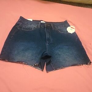 Womans shorts size 6 Nwt